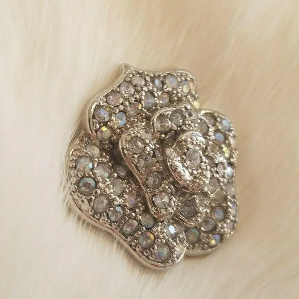 Vintage Victorian Flower Brooch Blue Rhinestone Coquette Boho‎ Silver Tone 5295